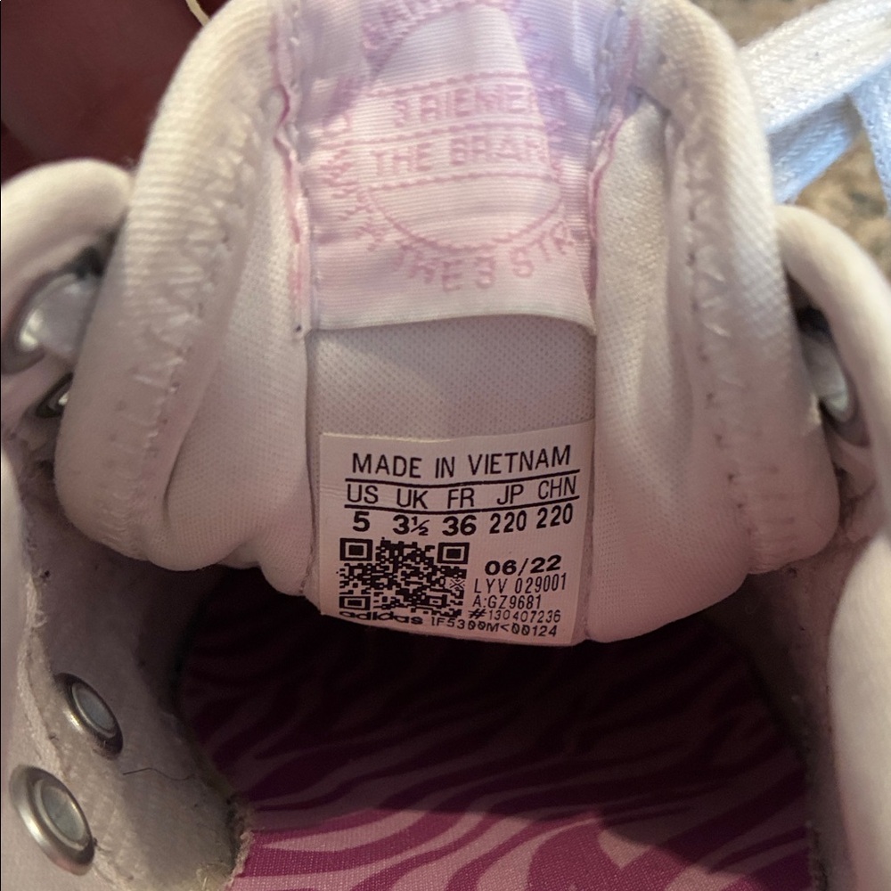 Girls Size 5 Adidas Nizza Platform Shoes Women's, Cloud White/Bliss Lilac/Core - Picture 3 of 12
